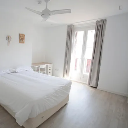 Rent this 14 bed room on Madrid in Hostal Alicante, Calle del Arenal