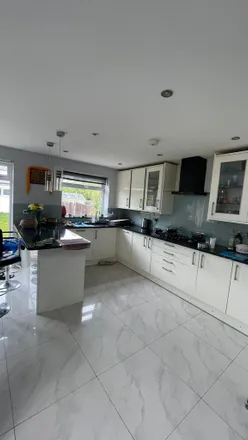 Image 5 - Lulworth Drive, London, HA5 1NE, United Kingdom - Duplex for rent