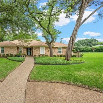 Buy this 4 bed house on 9916 Sandlewood Drive in Woodway, McLennan County