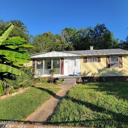 Buy this 3 bed house on 230 East Drive in Oak Ridge, TN 37830