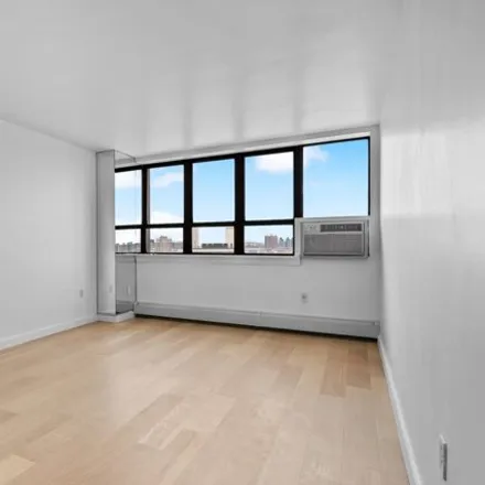 Image 2 - Towers on the Park, West 110th Street, New York, NY 10026, USA - Condo for sale