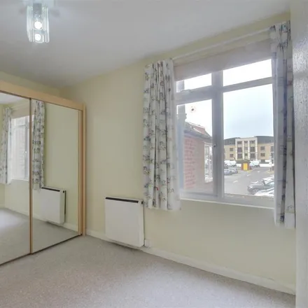 Image 7 - Sussex Police, Chatsworth Road, Worthing, BN11 1LY, United Kingdom - Apartment for rent