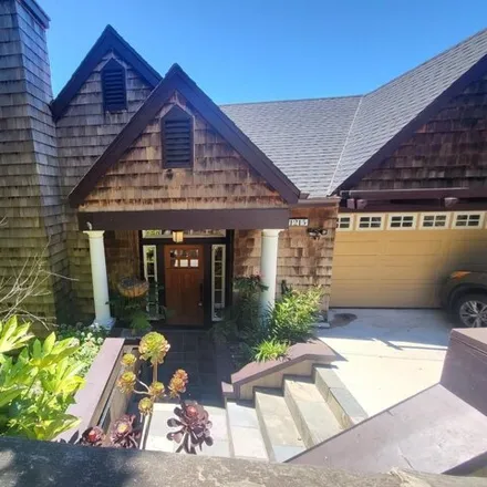 Buy this 5 bed house on 1215 Alvarado Road in Oakland, CA 94618