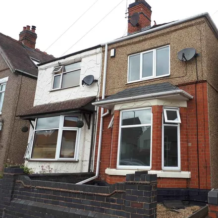 Rent this 3 bed duplex on Croft Road in Nuneaton, CV10 7DP