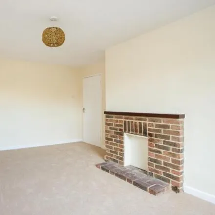 Image 2 - Neville Close, Salisbury, SP1 3EH, United Kingdom - Apartment for sale
