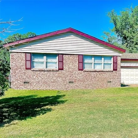 Buy this 3 bed house on 904 North Dogwood Street in Owasso, OK 74055