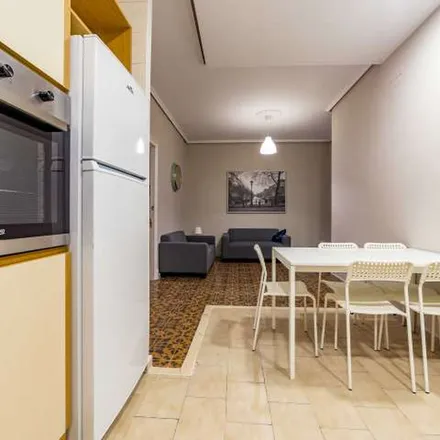 Image 8 - Carrer del Guadalaviar, 46009 Valencia, Spain - Apartment for rent