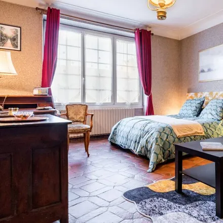 Rent this 3 bed duplex on Saint-Père-en-Retz in 1 Rue de Paimboeuf, 44320 Saint-Père-en-Retz