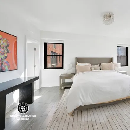 Image 4 - 182 East 73rd Street, New York, NY 10021, USA - Apartment for sale