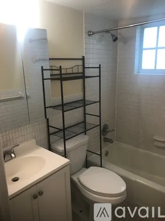 Rent this 1 bed apartment on 432 SE 20th St