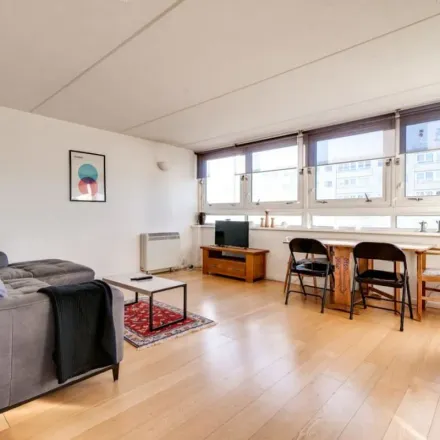 Image 9 - Park Court, Newtown Street, London, SW11 4LB, United Kingdom - Apartment for rent