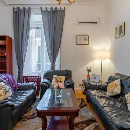 Rent this 3 bed apartment on Mercado de San Antón in Calle de Augusto Figueroa, 24