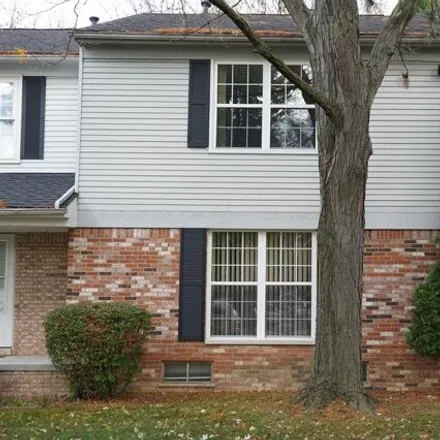 Rent this 3 bed townhouse on 36813 Park Place Drive in Sterling Heights, MI 48310