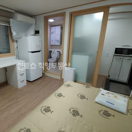 Rent this studio apartment on 서울특별시 관악구 봉천동 100-97