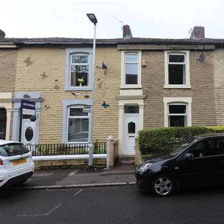 Rent this 3 bed townhouse on unnamed road in Darwen, BB3 1EQ