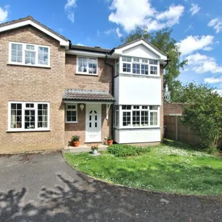 Buy this 5 bed house on 16 Somerset Close in Kingswood, GL12 8RQ