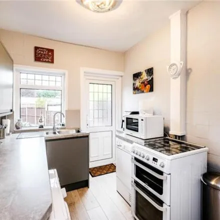 Image 4 - Capel Gardens, London, IG3 9DQ, United Kingdom - House for sale
