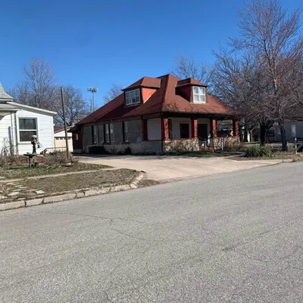 Image 4 - 653 Andrews Street, Winfield, KS 67156, USA - House for sale