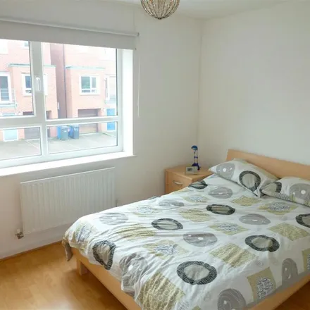 Rent this 2 bed apartment on Park Grange Mount in Sheffield, S2 3SQ