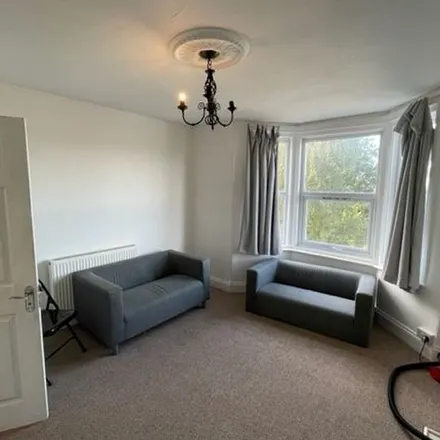 Rent this 6 bed townhouse on Haldon Road in Exeter, EX4 4FR