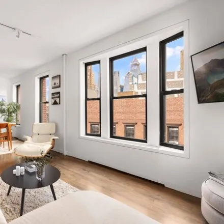 Image 2 - 340 West 19th Street, New York, NY 10011, USA - Townhouse for sale