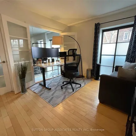 Image 2 - 666 Euclid Avenue, Old Toronto, ON M6G 1K8, Canada - Townhouse for rent