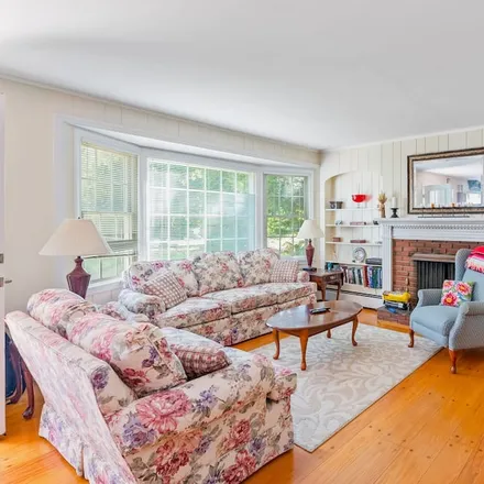 Rent this 3 bed house on Southold in Traveler Street, Southold