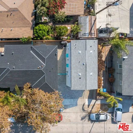 Image 2 - 6661 Beck Avenue, Los Angeles, CA 91606, USA - Townhouse for sale