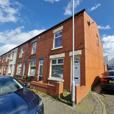 Buy this 3 bed townhouse on Back Manchester Road West in Farnworth, BL3 2RG