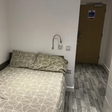 Rent this 4 bed apartment on Luton in New Town, GB