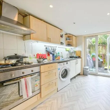 Image 3 - Hereford Road, London, W3 9JN, United Kingdom - Apartment for sale