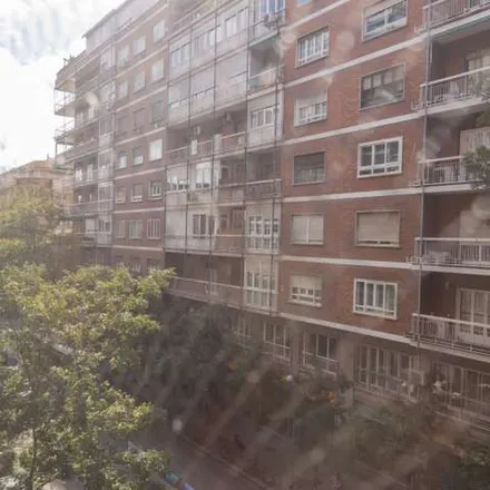 Image 5 - Melquíades Álvarez, Calle de Guzmán el Bueno, 28003 Madrid, Spain - Apartment for rent