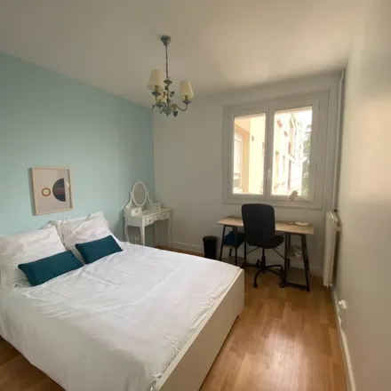 Rent this 5 bed apartment on 19 Rue François Guizot in 72000 Le Mans, France