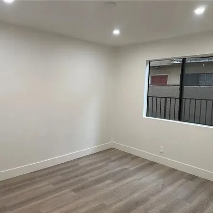 Image 6 - Fiat of Glendale, East Maple Street, Glendale, CA 91204, USA - Apartment for rent