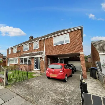Buy this 4 bed duplex on Cotherstone Drive in Middlesbrough, TS5 8JJ
