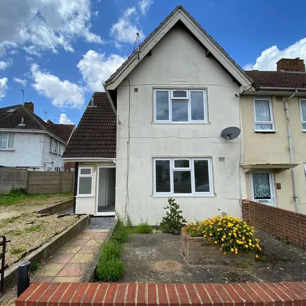 Rent this 3 bed townhouse on Brown Road in Gravesend, DA12 4HX