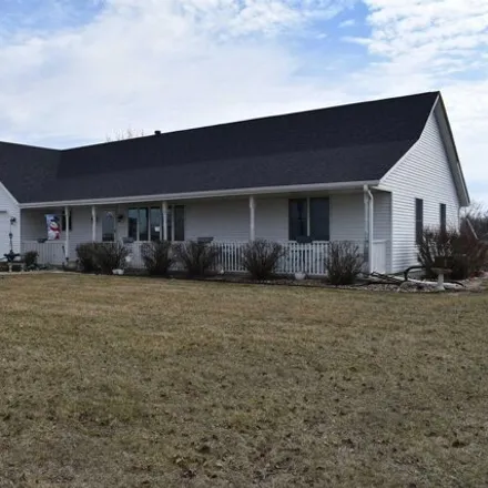 Buy this 4 bed house on 1152 Lake Road in Ottumwa, IA 52501