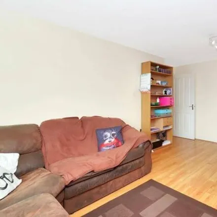 Image 4 - 53 Queens Road, North Watford, WD17 2QH, United Kingdom - Apartment for sale