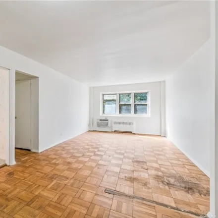 Image 3 - 144-55 Melbourne Avenue, New York, NY 11367, USA - Apartment for sale