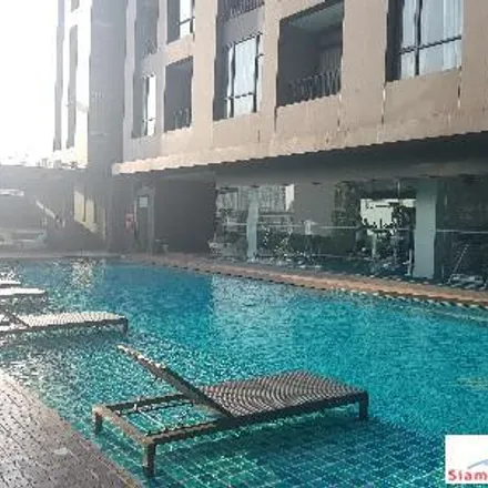Image 1 - Soi Sun Wichai 8 (1), Huai Khwang District, Bangkok 10310, Thailand - Apartment for rent