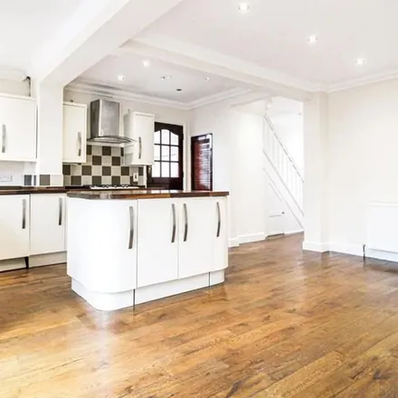 Rent this 3 bed duplex on Bedonwell Road in London, DA7 5PX