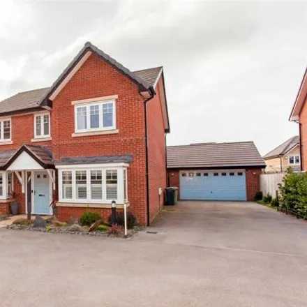 Buy this 4 bed house on Hawke Brook Close in Shuttlewood, S44 6GD