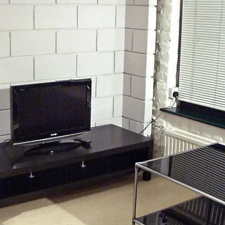 Image 4 - London, W4 3TB, United Kingdom - Apartment for rent