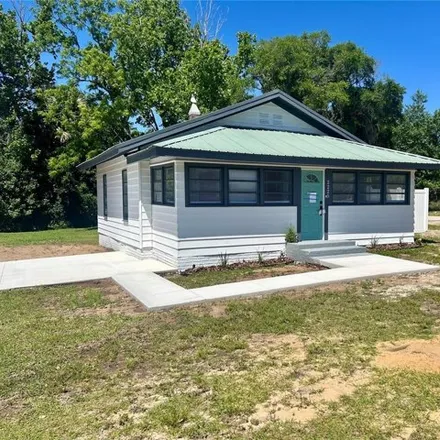 Buy this 3 bed house on 2225 East Orange Avenue in Eustis, FL 32726