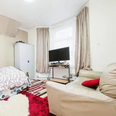 Image 5 - 23 Wortley Road, London, E6 1AY, United Kingdom - Townhouse for sale
