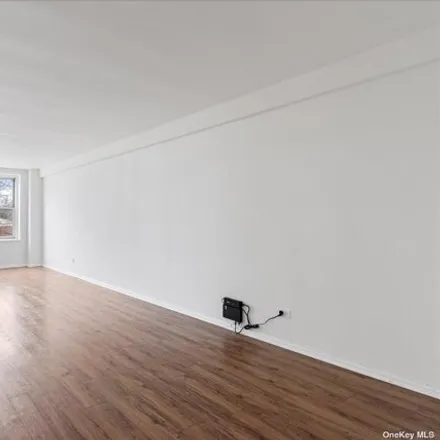 Image 5 - 209-20 18th Avenue, New York, NY 11360, USA - Apartment for sale