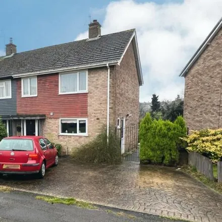 Buy this 3 bed duplex on Cleveland Way in Chesterfield, S40 4QR
