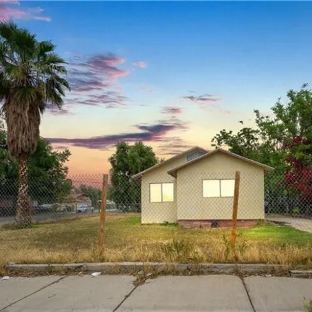 Buy this studio apartment on 2227 North King Street in Bakersfield, CA 93305