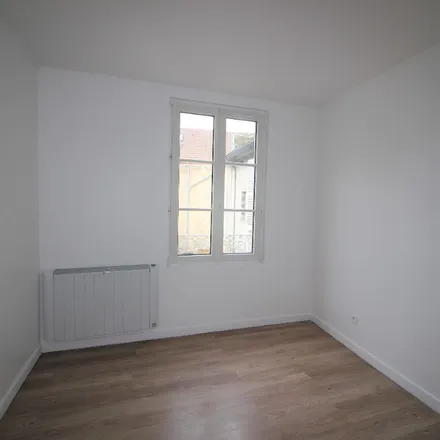 Rent this 2 bed apartment on 14 Rue de Chartres in 91410 Dourdan, France