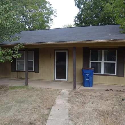 Buy this 2 bed house on 2801 Neis Street in Fort Smith, AR 72904